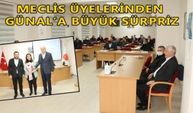 AKTÜRK VE BALTACI GÜNAL’A ÇİÇEK VERDİ