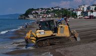 AKÇAKOCA’DAKİ PLAJLAR TEMİZLENİYOR