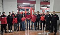 OMUZ OMUZA ÇALIŞTIKLARI DOSTLARINI UNUTMADILAR DAKE’DEN İTFAİYEYE AKŞAM SÜPRİZİ