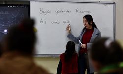 ESKİ VE YENİ BİLGİ ARASINDA BAĞLANTI KURULARAK, ÖĞRENCİLERİN KONUYA İLGİLERİ ARTIRILACAK