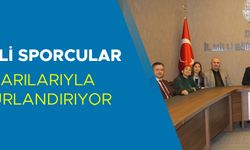 İL MÜDÜRÜ AYDIN TARAFINDAN ŞAMPİYON ÖĞRENCİLER ÖDÜLLENDİRİLDİ