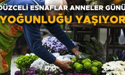 ANNESİNE HEDİYE ALMAK İSTEYENLER ŞEHİR MERKEZİNE AKIN ETTİ