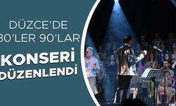 ÖĞRETMENLERDEN OLUŞAN KORO SAHNE ALDI
