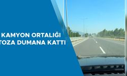 KAMYONDAN ETRAFA YAYILAN TOZLAR SÜRÜCÜLERE ZOR ANLAR YAŞATTI