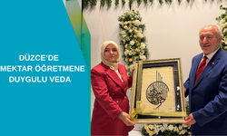 DÜZCE’DE EMEKTAR ÖĞRETMENE DUYGULU VEDA