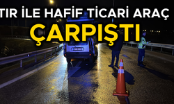 TIR İLE HAFİF TİCARİ ARAÇ ÇARPIŞTI