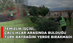 GÖĞSÜNE KOYDUĞU TÜRK BAYRAĞINI EVİNE GÖTÜRÜP, TEMİZLEYİP ASTI