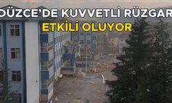 BAHÇEŞEHİR’DE LİSENİN ÇATISI RÜZGARA DAYANAMADI