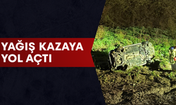 OTOMOBİL ŞARAMPOLE DEVRİLDİ, 2 YARALI