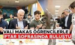 GENÇLERLE SIRAYA GİRDİ, ORUÇ AÇTI