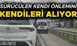 TIR VE KAMYON SÜRÜCÜLERİ ŞERİDİNİ KAPATAN SÜRÜCÜLERE İZİN VERMİYOR