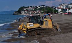 AKÇAKOCA’DAKİ PLAJLAR TEMİZLENİYOR