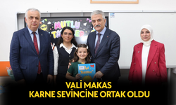 SINIFLARI TEK TEK GEZEREK BAŞARI BELGELERİNİ TAKDİM ETTİ