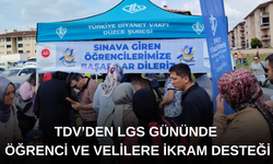 DÜZCE'DE 10 OKUL ÖNÜNDE KURULAN STANDLARDA İKRAMLAR YAPILDI
