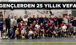 ALDIKLARI KUPALARINI ESKİ OKUL MÜDÜRÜNE VERDİLER