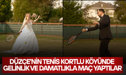 TENİS DERSİNDE TANIŞAN ÇİFT, DÜĞÜN FOTOĞRAFLARINI KÖYDEKİ KORTTA ÇEKTİRDİ