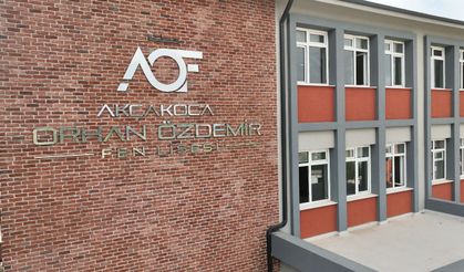 BU OKUL BAMBAŞKA: AKÇAKOCA ORHAN ÖZDEMİR FEN LİSESİ HAYIRSEVER ÖZDEMİR’İN GÖZ BEBEĞİ