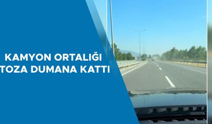 KAMYONDAN ETRAFA YAYILAN TOZLAR SÜRÜCÜLERE ZOR ANLAR YAŞATTI
