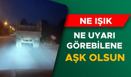 HİÇ ÖNLEM ALMADAN TRAFİĞE ÇIKAN TRAKTÖRLER TEHLİKE SAÇIYOR