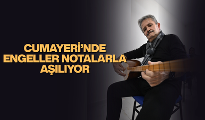 BELEDİYE BAŞKANININ BAĞLAMASIYLA EŞLİK ETTİĞİ İLÇE HALK KOROSU UNUTULMAZ ŞARKILARI SESLENDİRİYOR