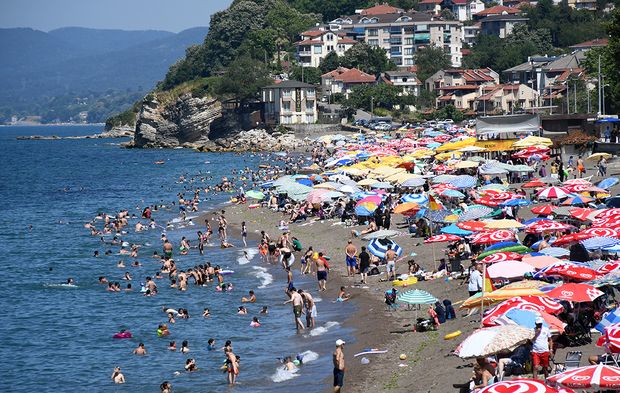 SICAK HAVAYI FIRSAT BİLENLER AKÇAKOCA’YA AKIN ETTİ