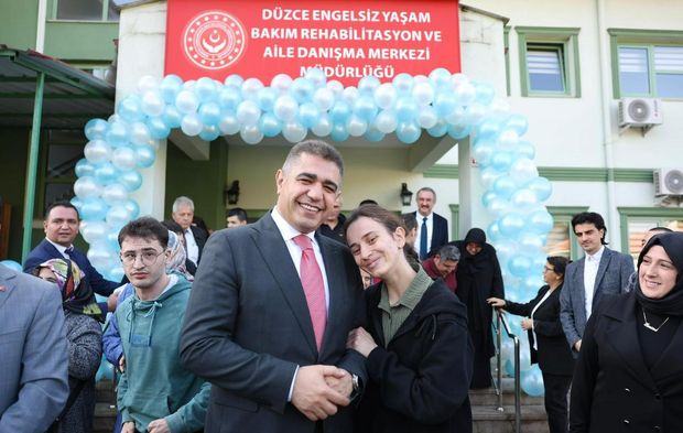 VALİ ASLAN, ÖZEL ÖĞRENCİLERLE BİR ARAYA GELDİ