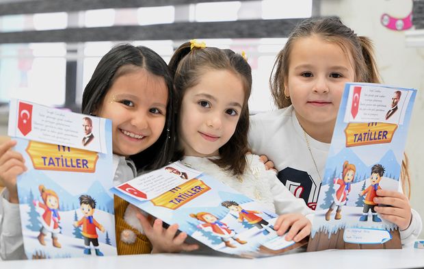 DÜZCE'DE KARNE GÜNÜ HEYECANI