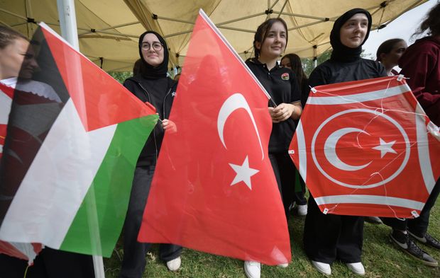 DÜZCE'DE ÖĞRENCİLERDEN GAZZE'DEKİ ÇOCUKLARA ANLAMLI DESTEK
