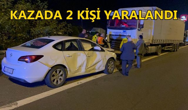 OTOMOBİL TIRA ÇARPTI