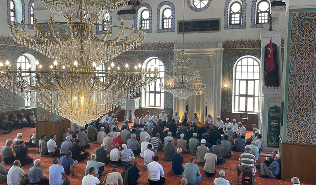 DÜZCE’DEKİ CAMİLERDE PROGRAM DÜZENLENDİ