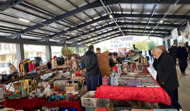 DÜZCE’DEKİ ANTİKA PAZARI YOĞUN İLGİ GÖRÜYOR