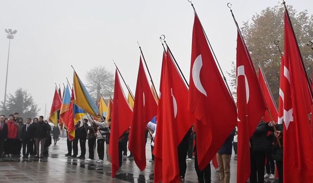 DÜZCE ANITPARK MEYDANINDA ANMA TÖRENİ DÜZENLENDİ