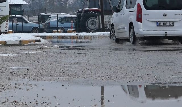 “ALTYAPIMIZ YOK, YOLLAR KÖSTEBEK YUVASI GİBİ”