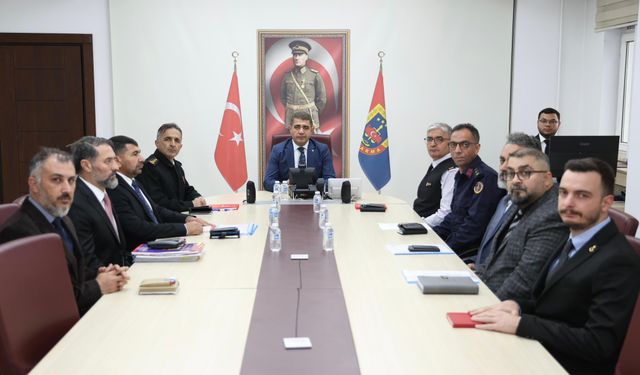 VALİ ASLAN JANDARMA KOMUTANI TETİK’TEN FAALİYETLERİ HAKKINDA BİLGİ ALDI