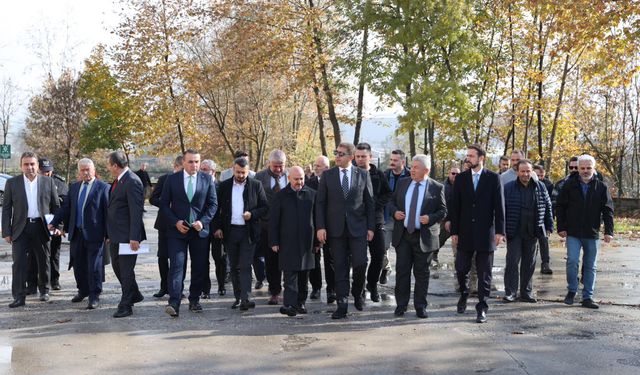 KAYNAŞLI’DA MESLEKİ VE TEKNİK ANADOLU LİSESİ'Nİ ZİYARET ETTİ