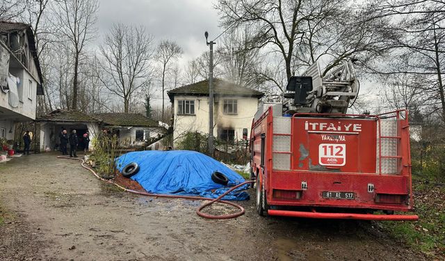 YANGINDA 2 KATLI EV KULLANILAMAZ HALE GELDİ