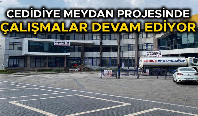 DÜZCE BELEDİYE BİNASININ YIKIMINA BAŞLANDI