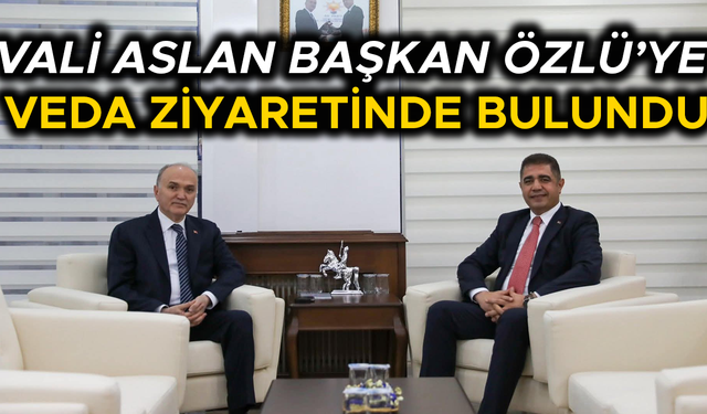 BAŞKAN ÖZLÜ DÜZCE’YE HİZMETLERİNDEN ÖTÜRÜ KENDİSİNE TEŞEKKÜR ETTİ