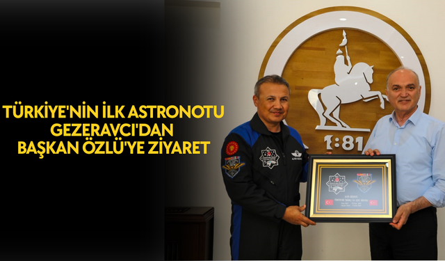 GEZERAVCI, İNSANLI İLK UZAY GÖREVİNİ SİMGELEYEN TABLOYU TAKDİM ETTİ