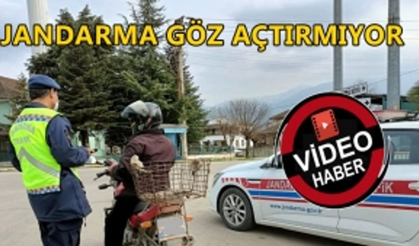 JANDARMA MOTOSİKLET SÜRÜCÜLERİNE GÖZ AÇTIRMIYOR