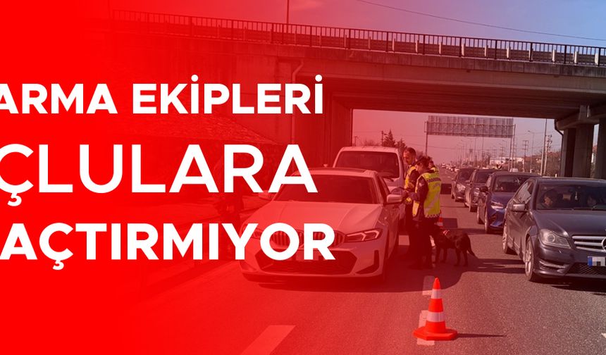 BİR MİKTAR UYUŞTURUCU ELE GEÇİRİLİRKEN, 3 GÖÇMEN KAÇAKÇISI YAKALANDI