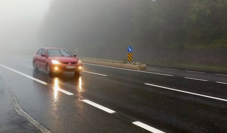 GÖRÜŞ MESAFESİ DÜŞTÜ, EKİPLER SÜRÜCÜLERİ UYARIYOR