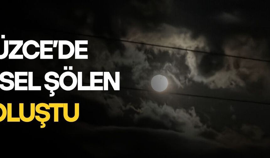 ŞİMŞEKLERİN ARDINDAN ÇIKAN DOLUNAY GÖRENLERİ MEST ETTİ