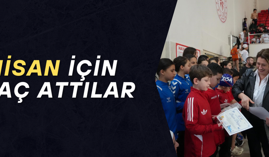 180 GENÇ YÜZÜCÜ YARIŞTI