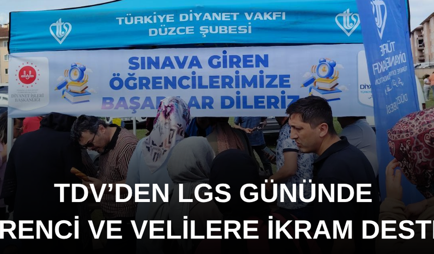 DÜZCE'DE 10 OKUL ÖNÜNDE KURULAN STANDLARDA İKRAMLAR YAPILDI