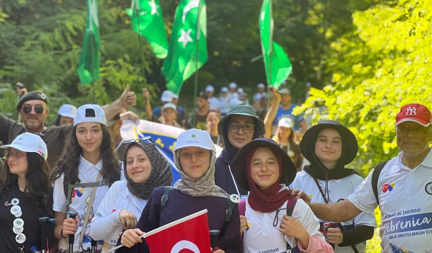 MÜSLÜMANLARIN SIRPLARIN SOYKIRIMINDAN KAÇIŞ YOLUNU YÜRÜDÜLER