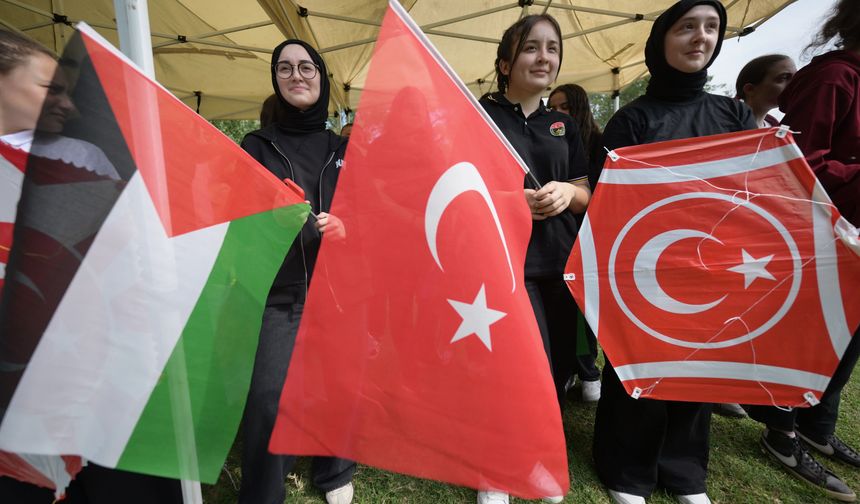 DÜZCE'DE ÖĞRENCİLERDEN GAZZE'DEKİ ÇOCUKLARA ANLAMLI DESTEK
