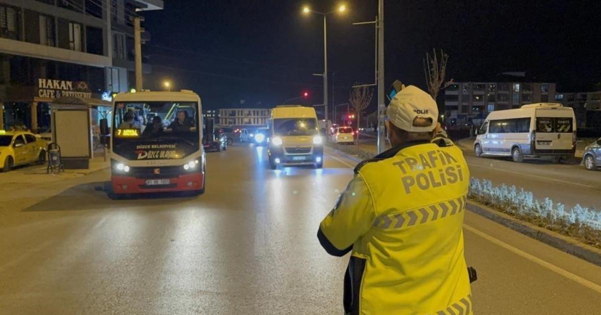 Duzcede Trafik Denetimleri Siki Tutuluyor Binlerce Kisiye Ceza Kesildi I Xxm Lw H P