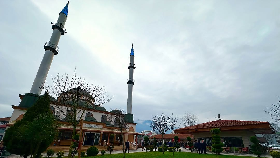 Gölyaka Merkez Camii’nde ‘Üç Ayları Karşılama Programı’ Düzenlendi.gölyaka İlçe Müftülüğü Tarafından Erken Ve Kadınlara Yönelik “Üç Ayları Karşılama Programı” Düzenlendi.din Görevlilerinin Hazırlayıp Sunduğu Pr