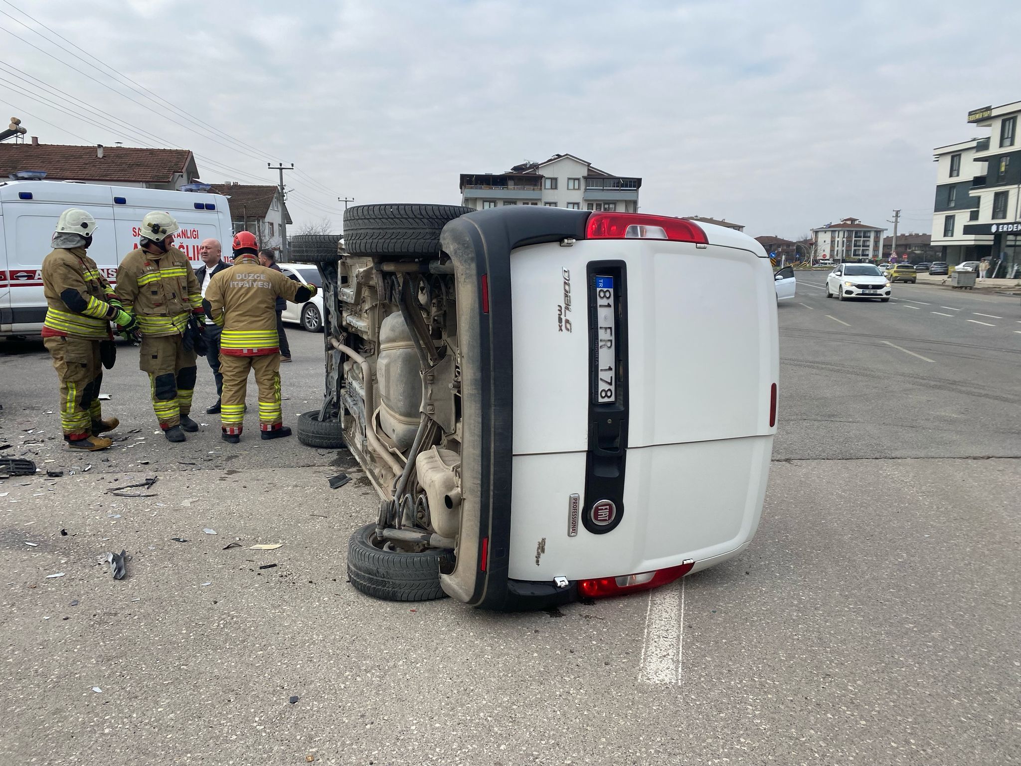 A A 20250212 37031769 37031765 D U Z C E D E H A F I F T I C A R I A R A C I L E O T O M O B I L I N C A R P I S T I G I K A Z A D A 2 K I S I Y A R A L A N D I